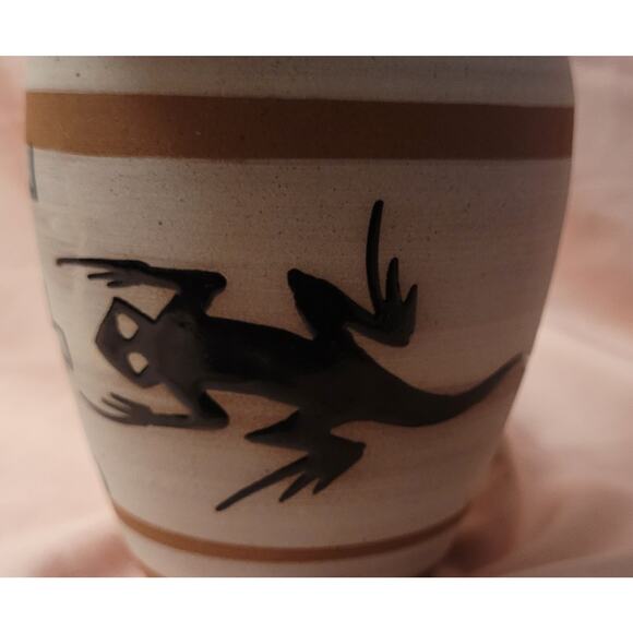 Terracotta Hand Painted Vase with Lizard Motif South West - Picture 8 of 12